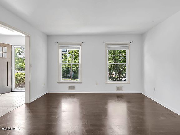 5th image of 36 E Lincoln Avenue