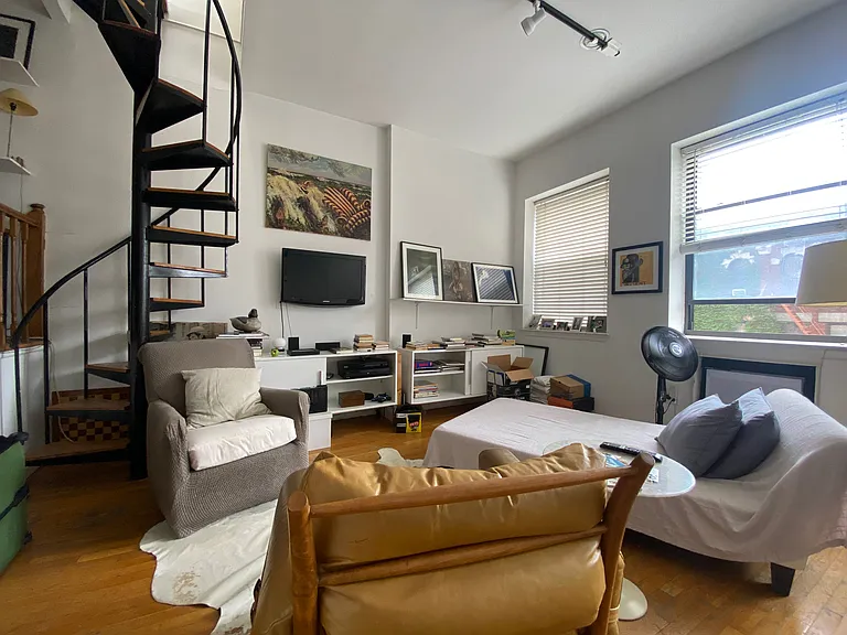 235 E 33rd St #9 — Photo 2