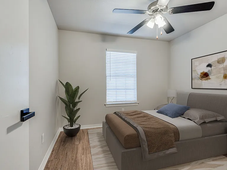 Crest River District Apartments — Photo 17