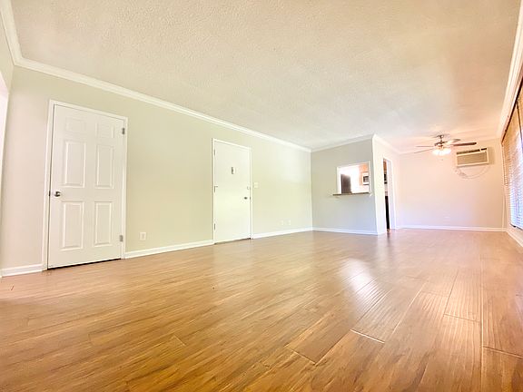 4th image of 1031 N Ogden Dr #6A