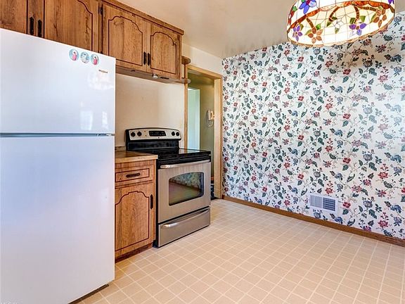 5th image of 2200 Larchmont Dr