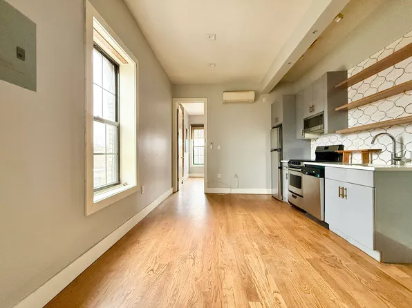 423 Throop Avenue image 1 of 8