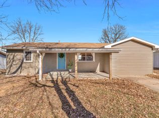 425 Country Ln, Mount Vernon, MO 65712
