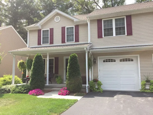 3 Country Hill Ln, Smithfield, RI 02917