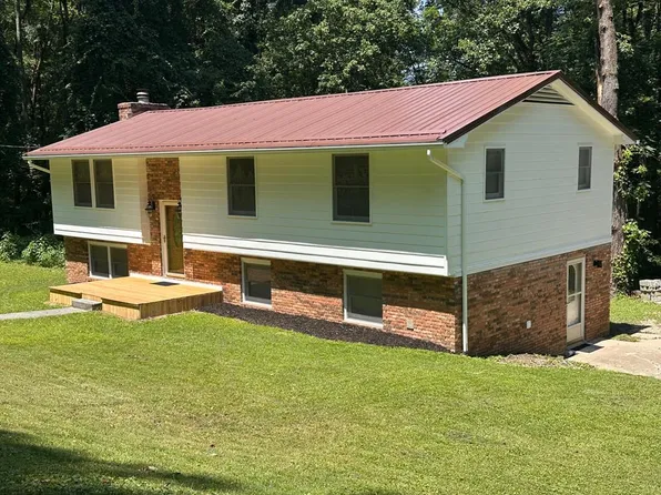 72 Cherry Ln, Oak Hill, WV 25901