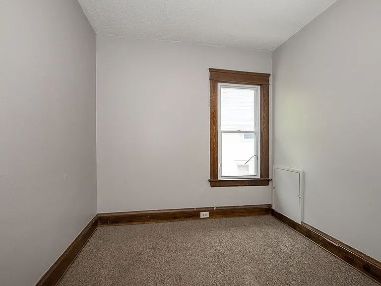 15401 Grovewood Ave — Photo 18
