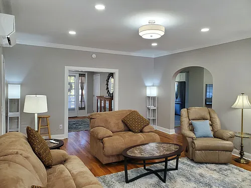 210 S Lynn Ave Photo 1