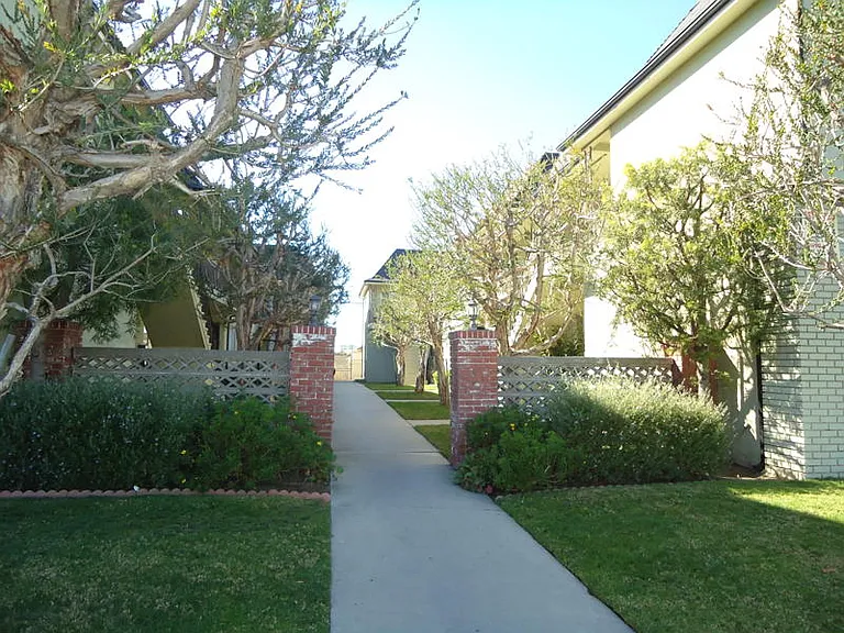 13621 Van Ness Ave #9 — Photo 3