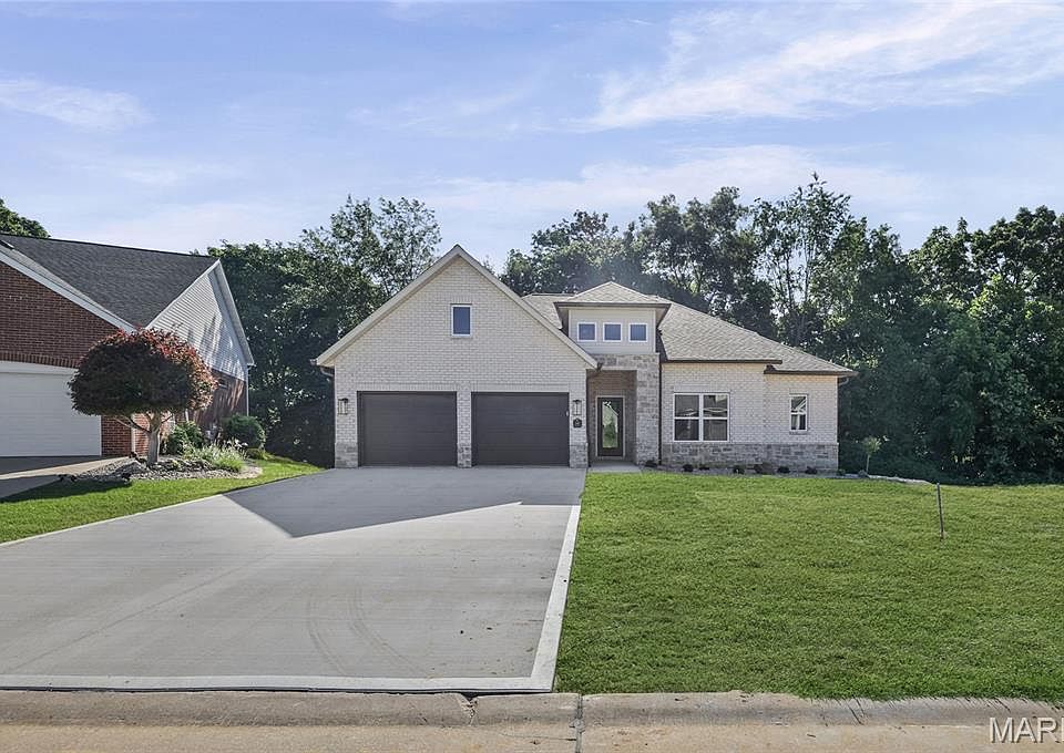 1st image of 249 Fountain Dr