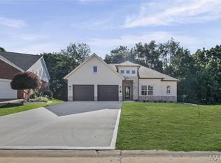 249 Fountain Dr, Glen Carbon, IL 62034
