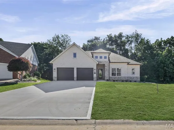 249 Fountain Dr, Glen Carbon, IL 62034
