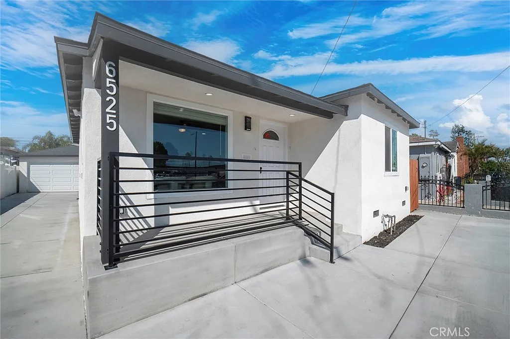 3 bed, 1484 sqft, $3,895 — Photo 1