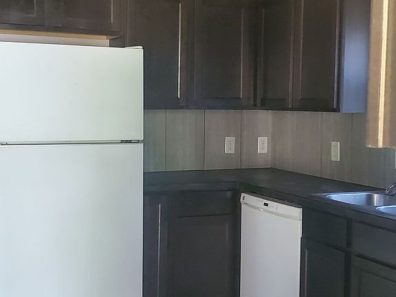 2nd image of 113 E Sand St #113