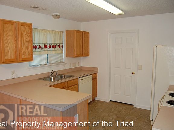 5th image of 1018 Highstone Dr