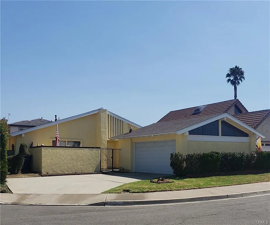 3 bed, 1280 sqft, $4,200 — Photo 1