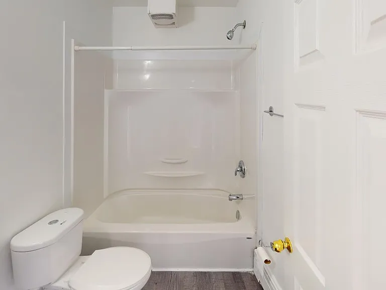 3699 Windsor St #6 — Photo 11