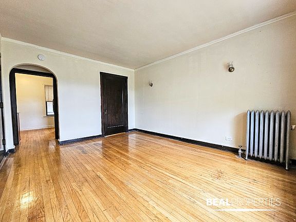 5th image of 2102 W Ainslie St #E3