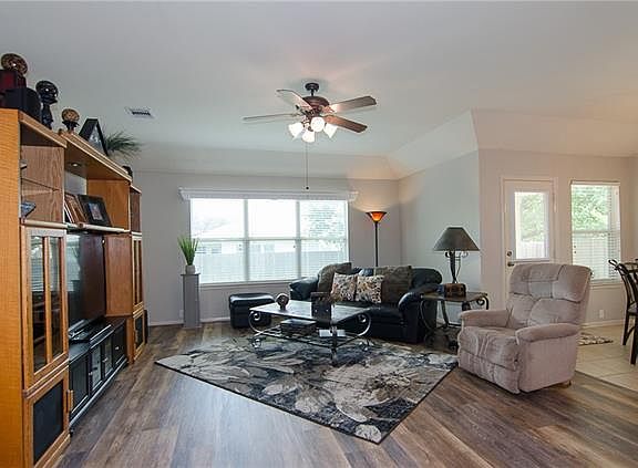 5th image of 319 King Elder Ln