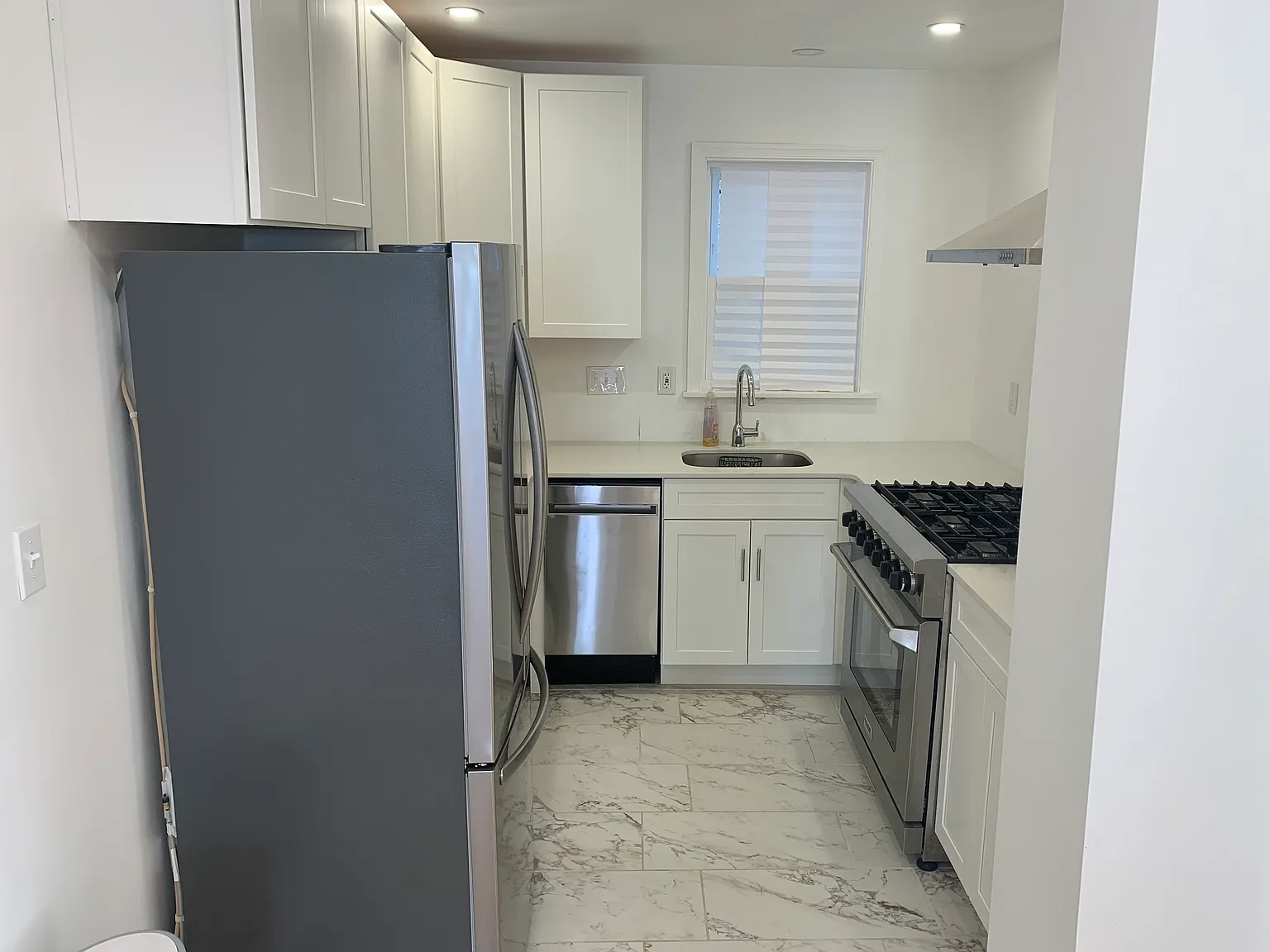 2 bed, 900 sqft, $2,200 — Photo 4