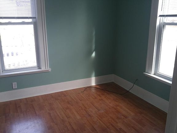5th image of 628 Wellington Ave #1