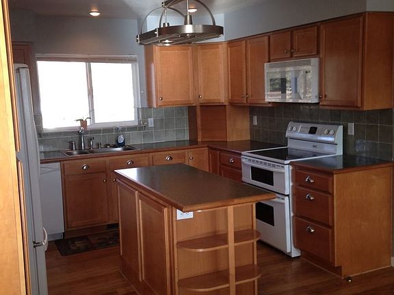 3rd image of 1361 Sanden Ln