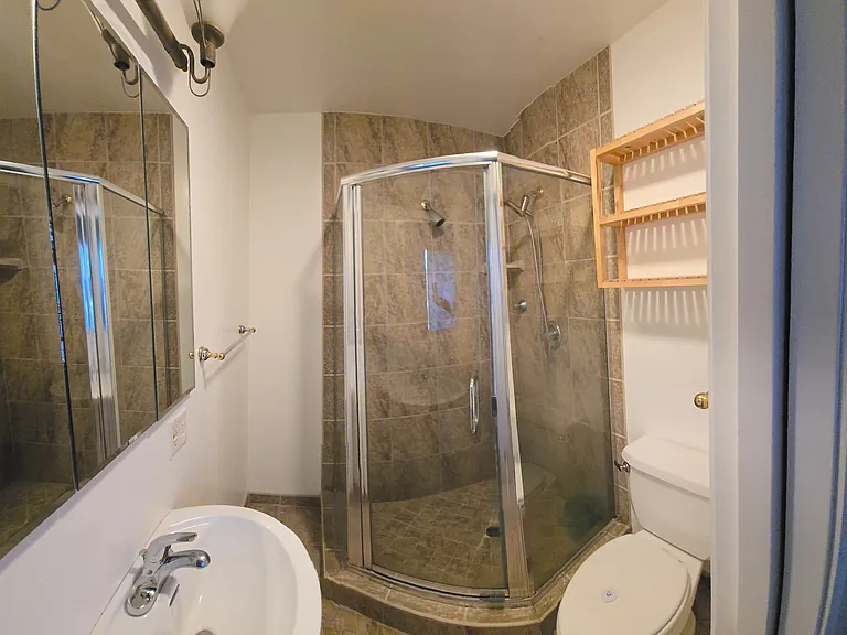 2090 Esperanza Dr — Photo 4