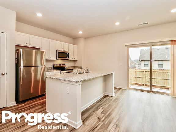 5th image of 156 Hamilton Pointe Dr