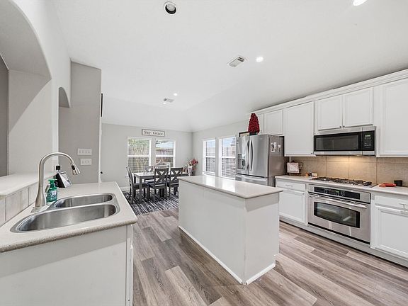 2nd image of 5315 Silver Oak Dr