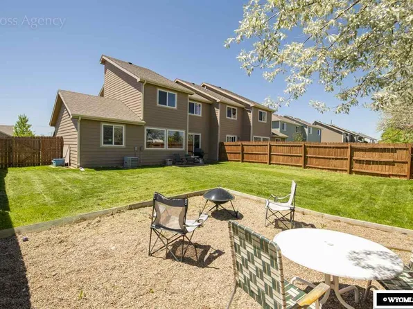 1430 Meadow Ln, Douglas, WY 82633