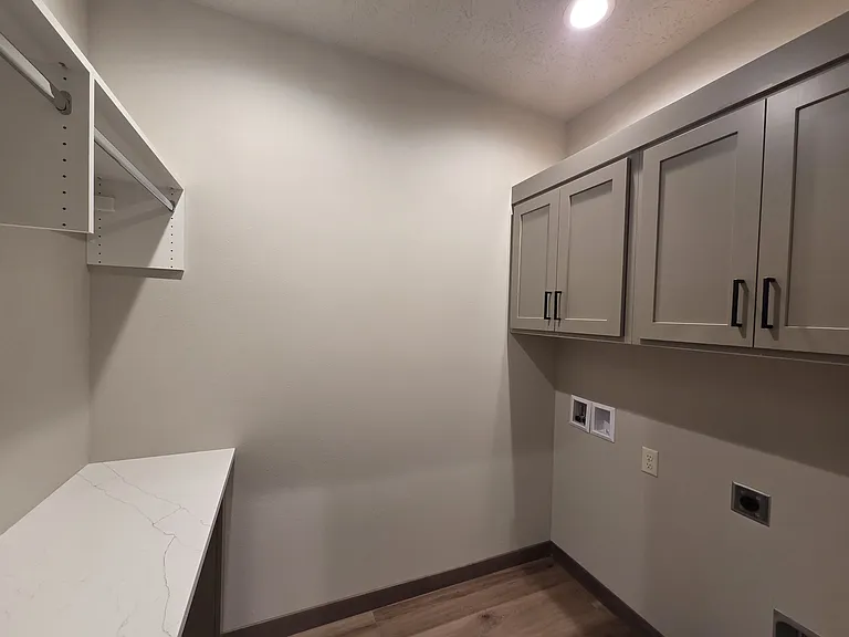 414 N Almond Ave — Photo 8