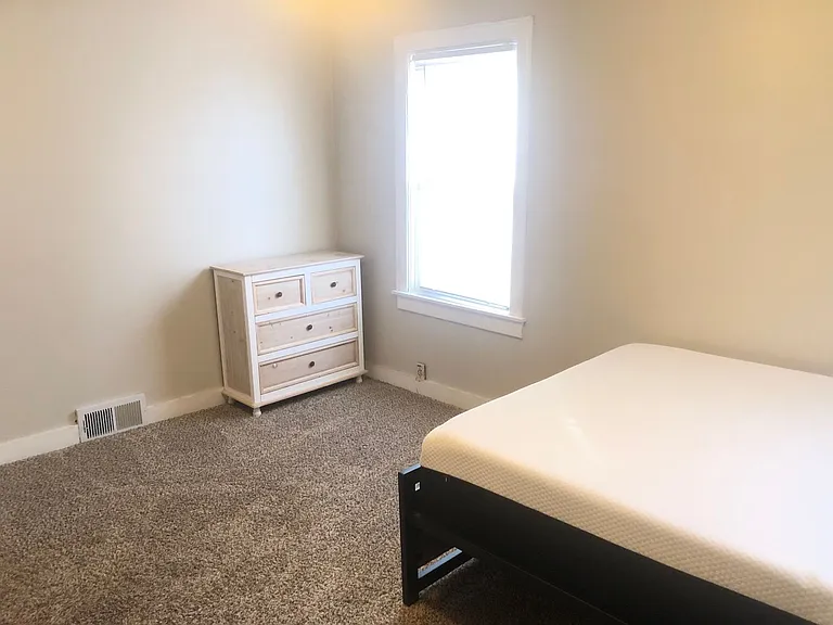 1002 N Center St — Photo 13