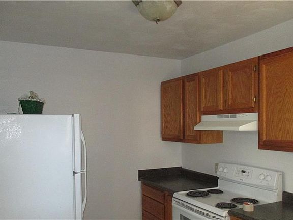 5th image of 125 Dumont Ave