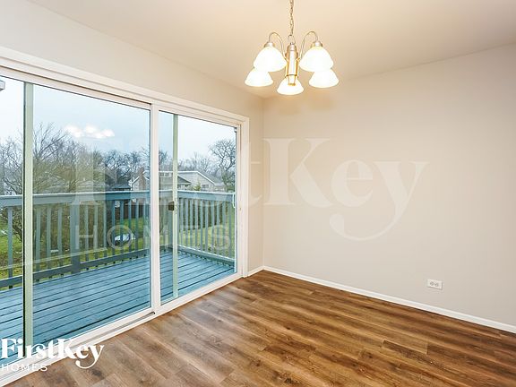 4th image of 3317 Fountainbleau Dr