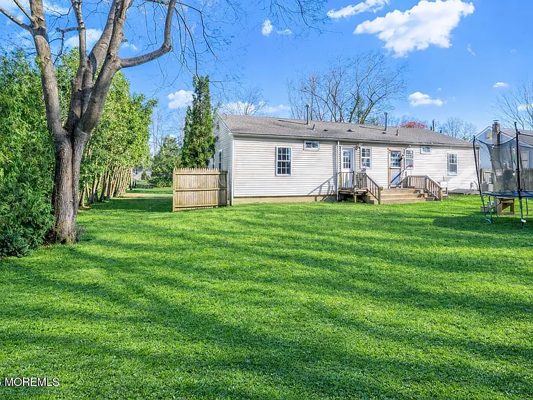 28 Oak Ln — Photo 12