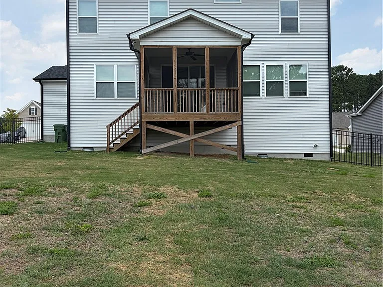 706 Barbour Farm Ln — Photo 2