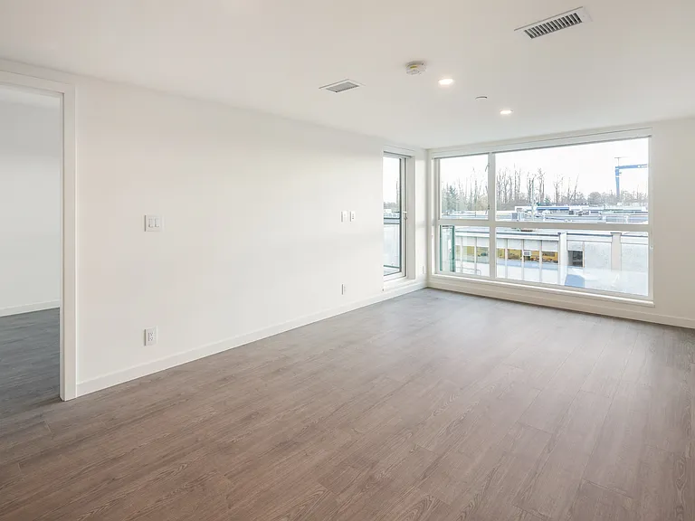 1060 Churchill Cres — Photo 22