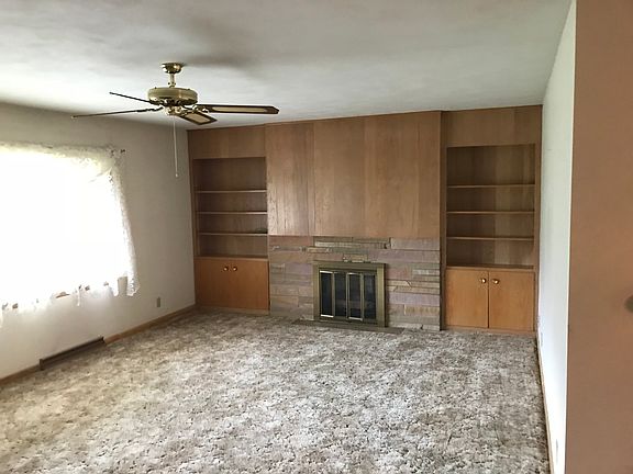 4th image of 1017 E Le Fevre Ave