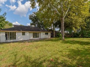 9114 Amblewood Dr, Houston, TX 77099