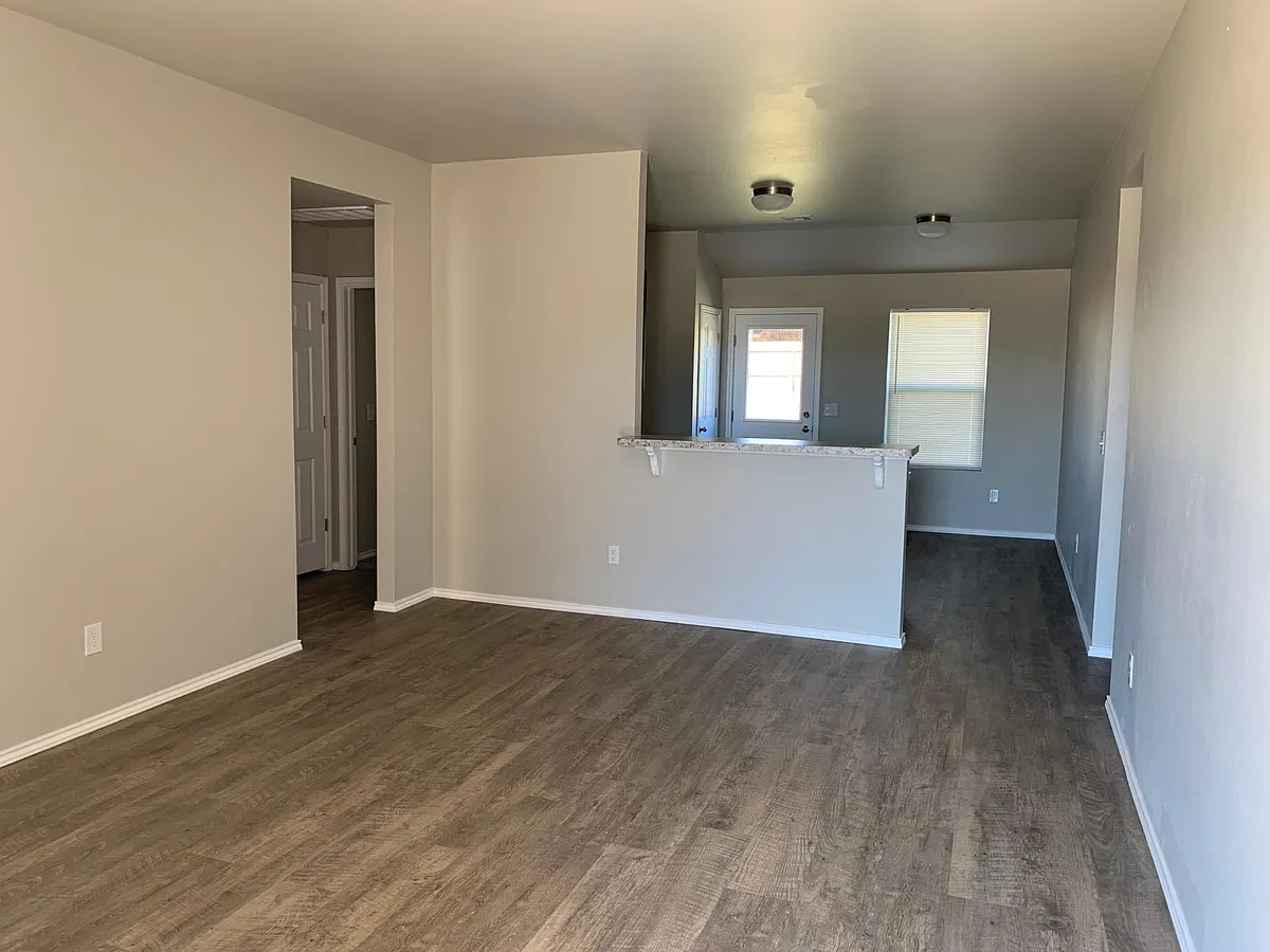 Building Photo - 738 W Lola Dr