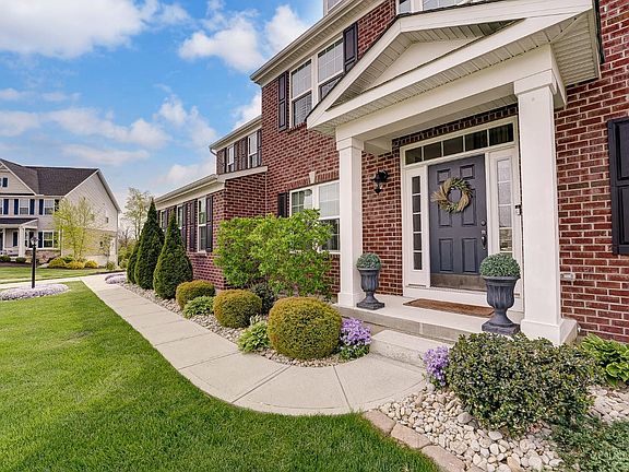 4th image of 2537 Rosings Park