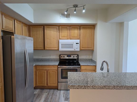 4th image of 16825 N 14th St Unit 75