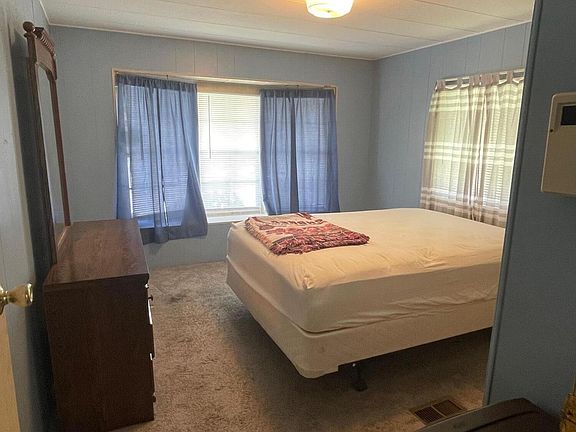 2nd image of 15 SE La Mesa