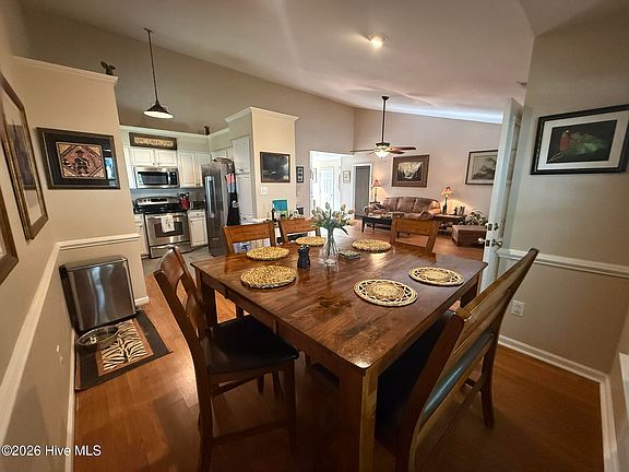 4th image of 606 Barbour Road