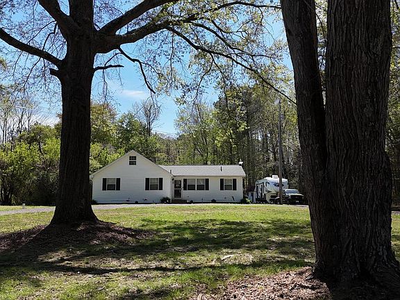2nd image of 20939 Abell Rd