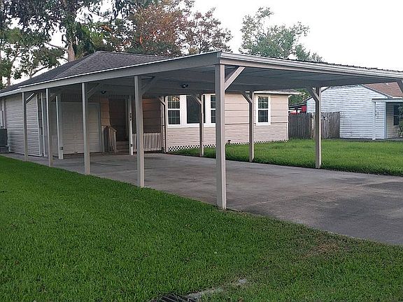 Covered Driveway for 4!
