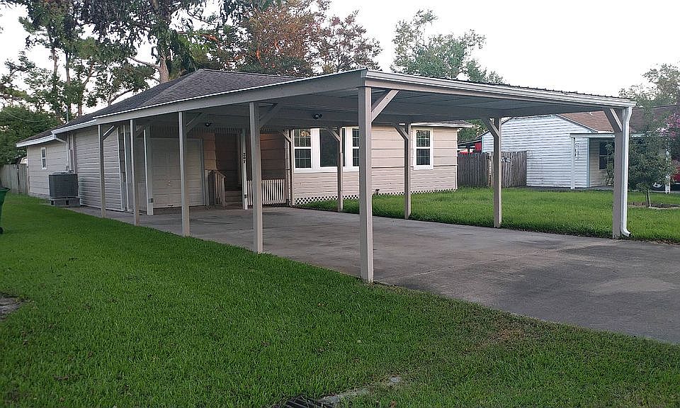 Covered Driveway for 4!