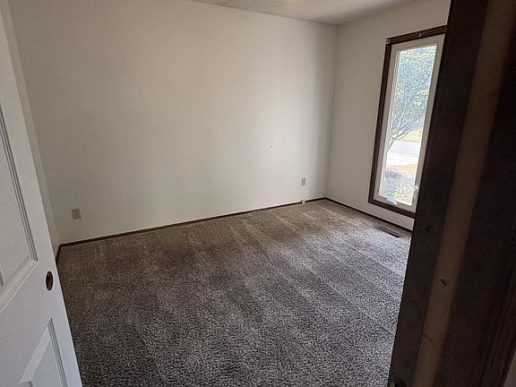 5th image of 1327 W Riverside Street