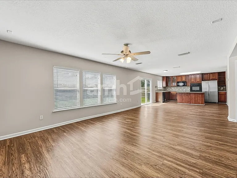 664 Mackenzie Cir — Photo 7