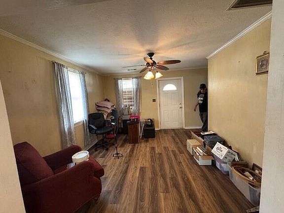 5th image of 129 W Trippe Street