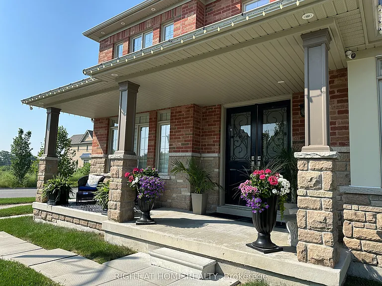 116 Hurst Dr — Photo 3